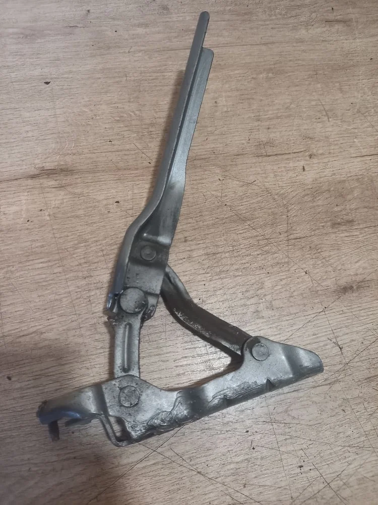 Петля капота левая Skoda Octavia II рестайлинг (2008—2013) 2013 2G