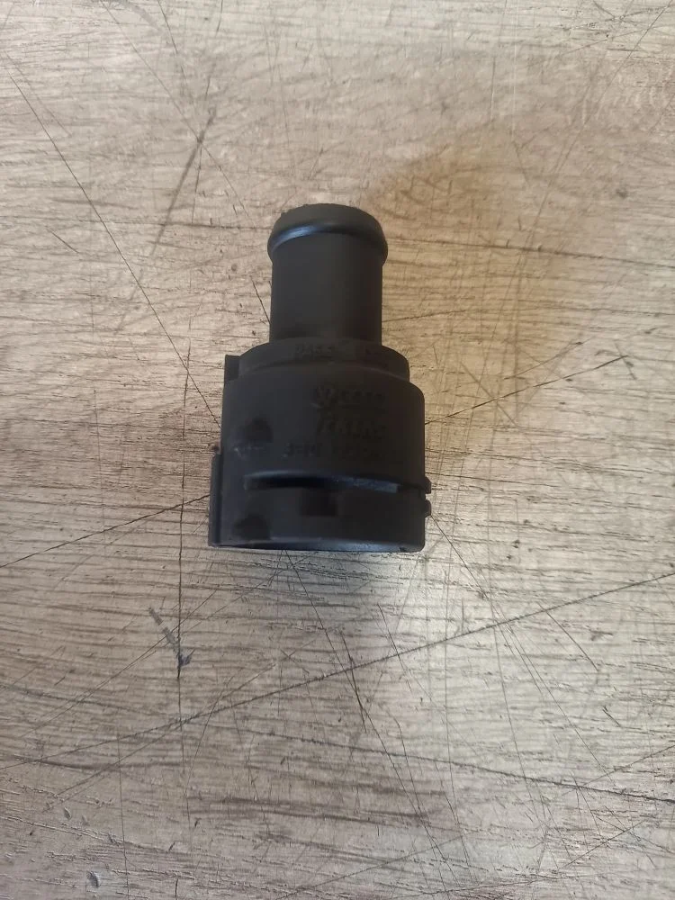 Фланец двигателя системы охлаждения Skoda Octavia II рестайлинг (2008—2013) 2012 8B/F7W