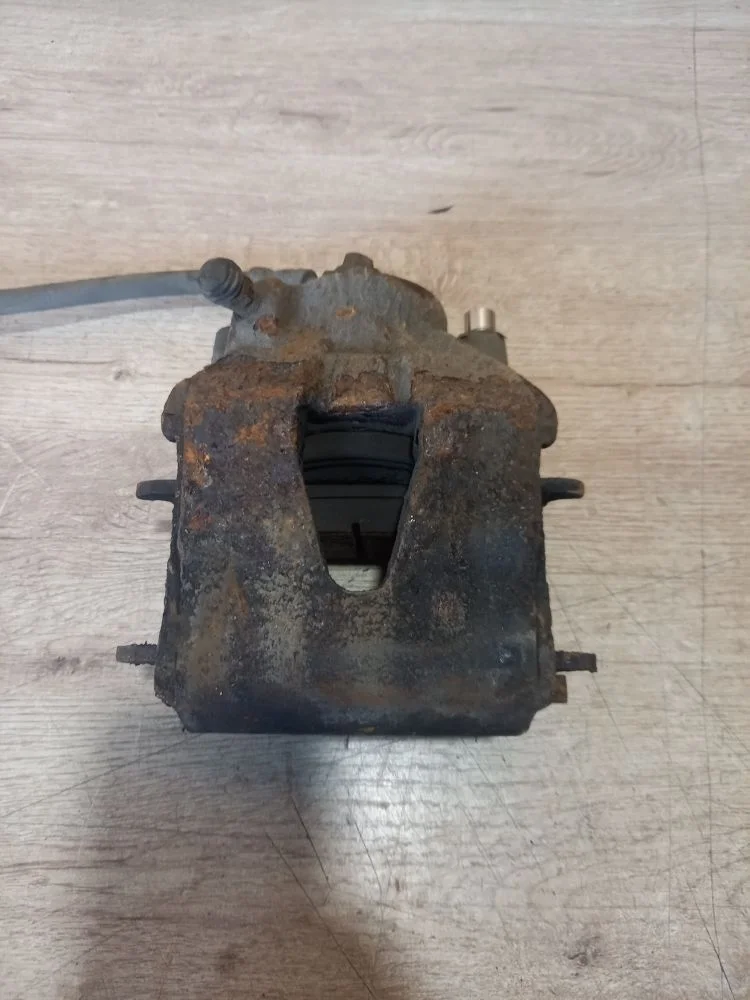 Суппорт тормозной передний правый Skoda Octavia II рестайлинг (2008—2013) 2013 2G