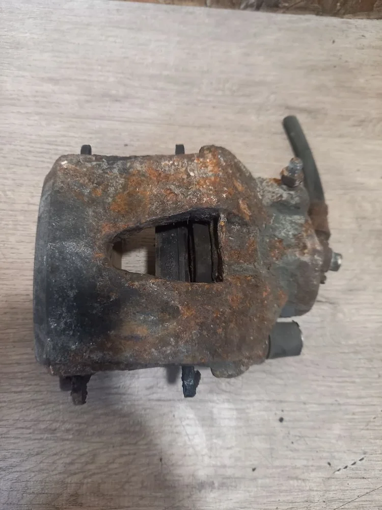 Суппорт тормозной передний правый Skoda Octavia II рестайлинг (2008—2013) 2012 8B/F7W