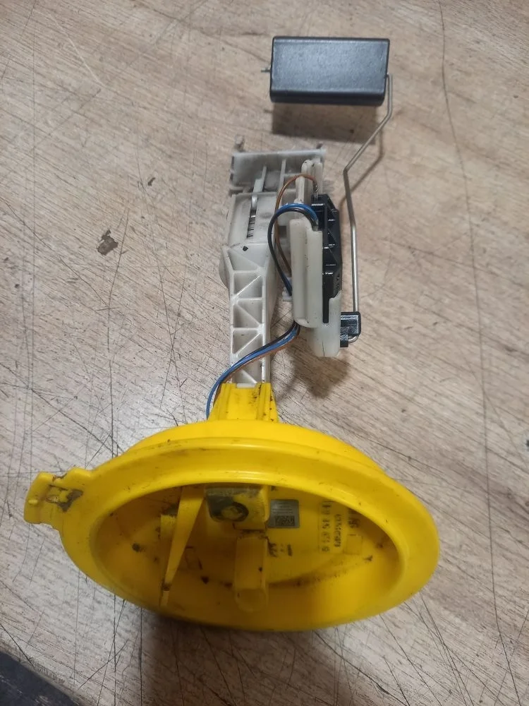 Датчик уровня топлива Skoda Octavia Scout II рестайлинг (2008—2013) 2010 8B8B