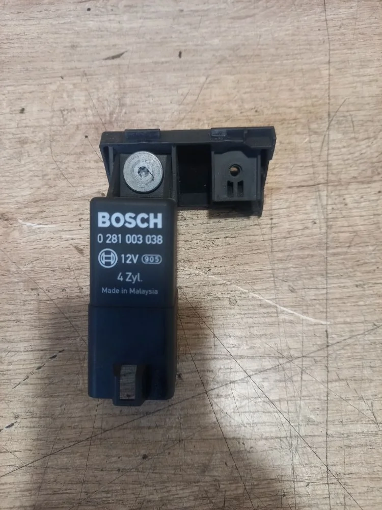 Реле свечей накала Skoda Octavia Scout II рестайлинг (2008—2013) 2010 8B8B