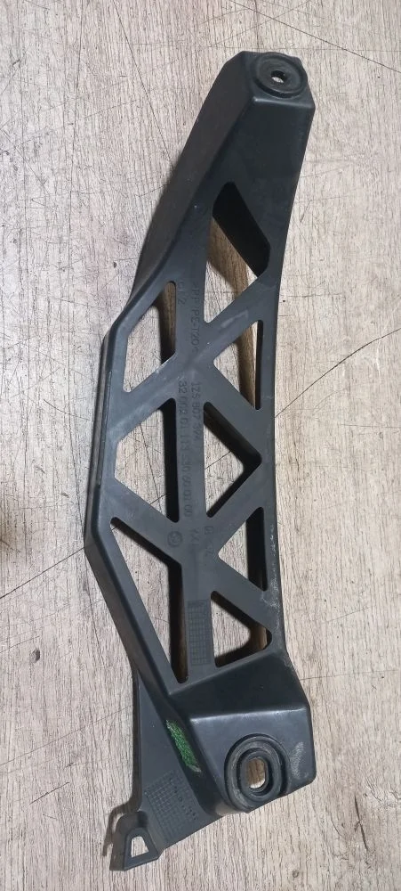 Кронштейн заднего бампера правый Skoda Octavia II рестайлинг (2008—2013) 2009 8E (Серебро)