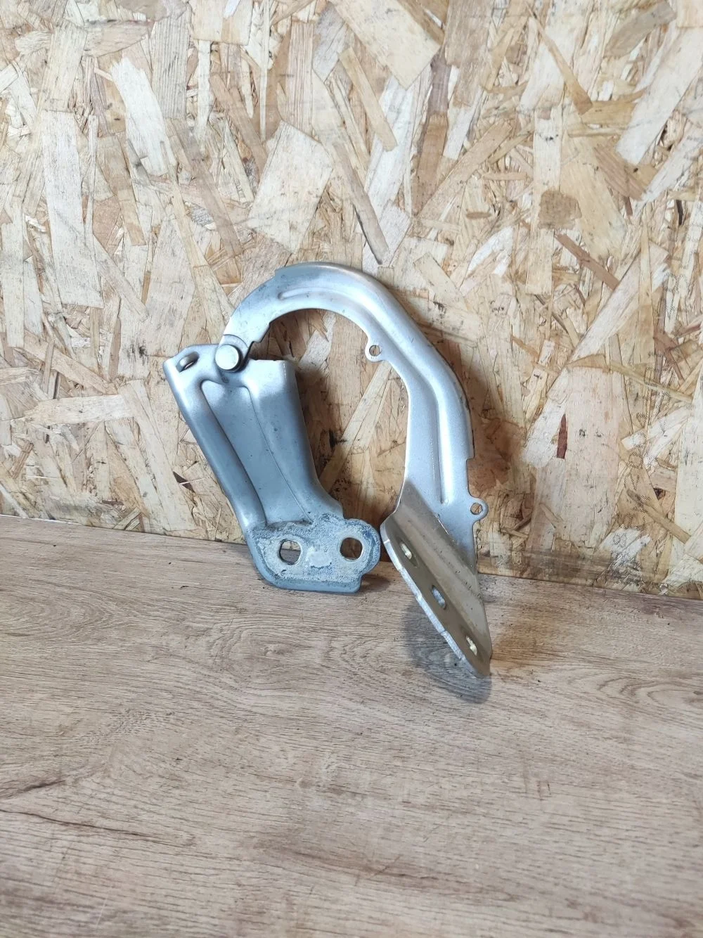 Петля капота правая Ford Kuga II (2012—2016) 2013 Серебристый металлик