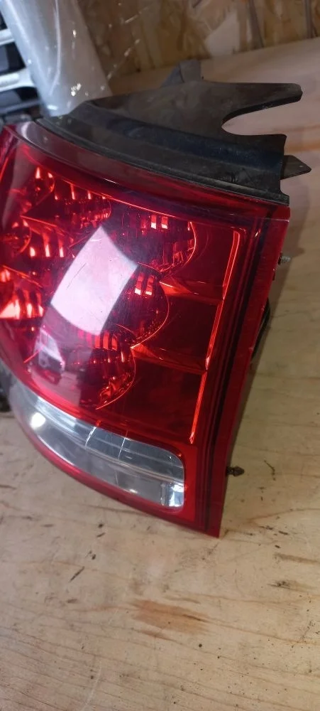 Фонарь задний наружный правый Peugeot 4007 I (2007—2012) 2009 СЕРАЯ ЭМАЛЬ