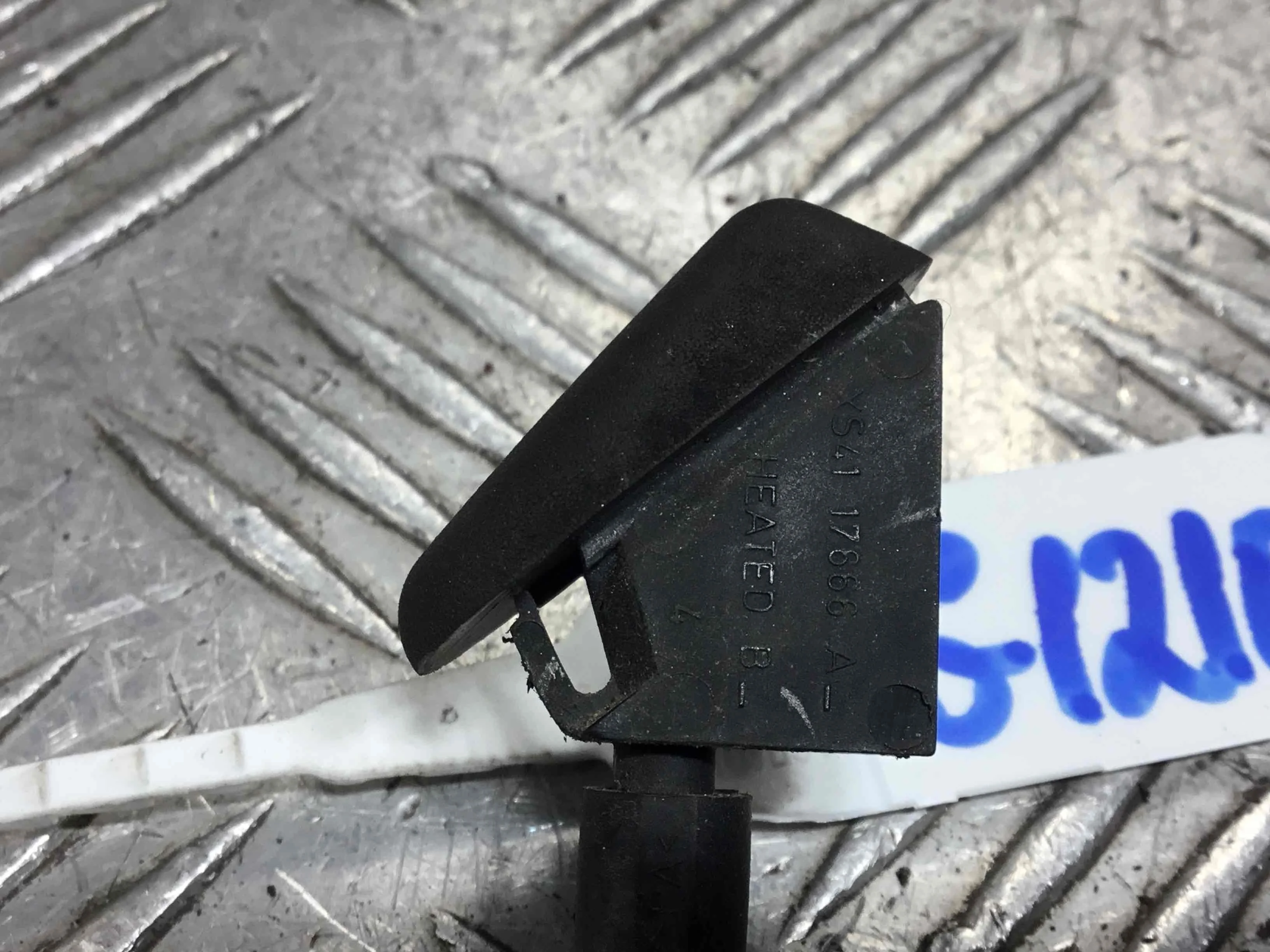 Форсунка омывателя Ford Focus 1 поколение [рестайлинг] (2001-2005) бензин 1.6 i Механика Х/б