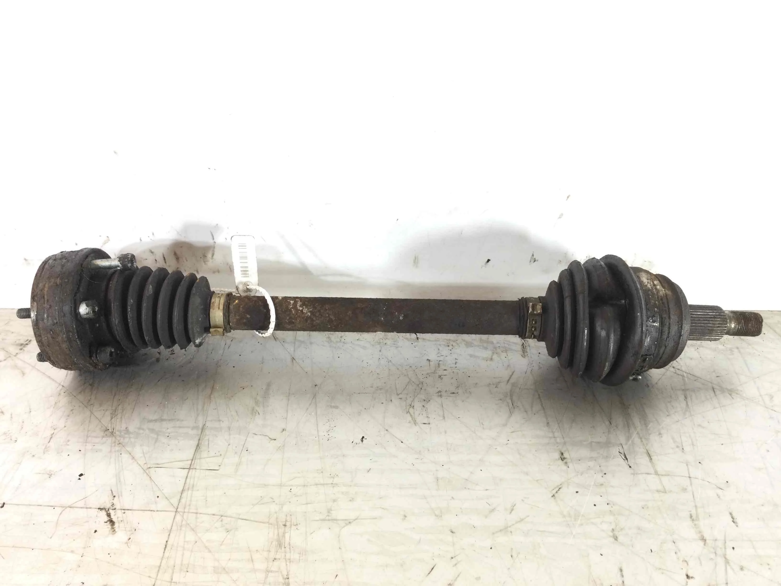Полуось передняя левая (приводной вал, ШРУС) Audi A3 8L (1996-2000) бензин 1.6 i Механика Х/б