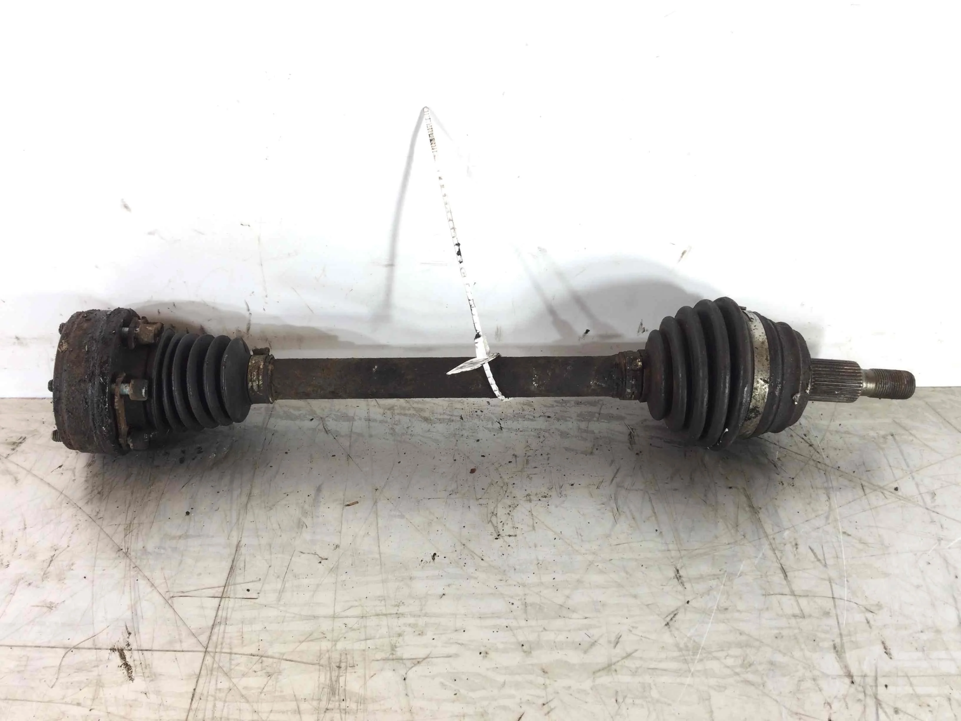 Полуось передняя левая (приводной вал, ШРУС) Audi A3 8L (1996-2000) бензин 1.6 i Механика Х/б
