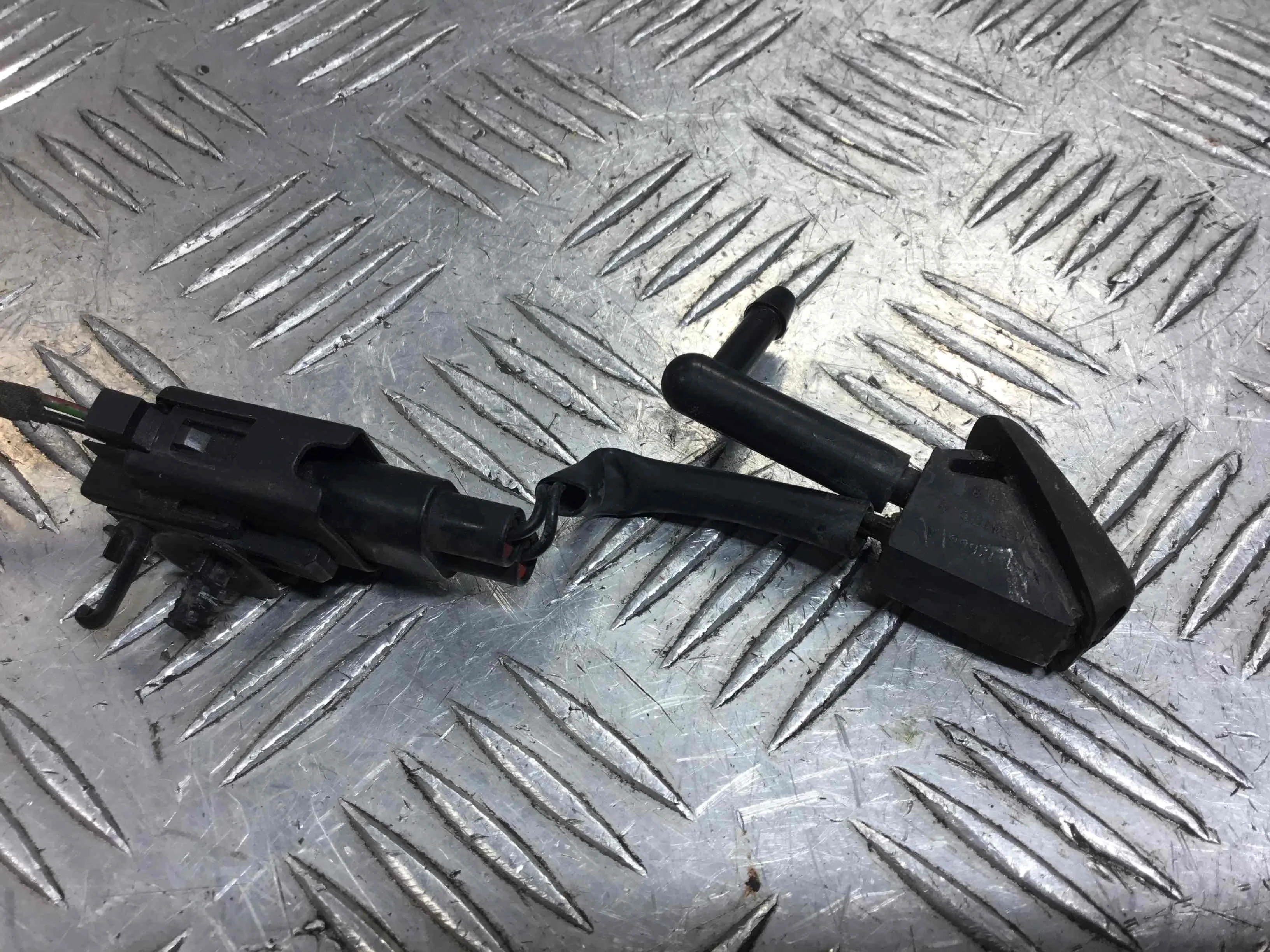 Форсунка омывателя Ford Focus 1 поколение [рестайлинг] (2001-2005) дизель 1.8 TDCi Механика Х/б