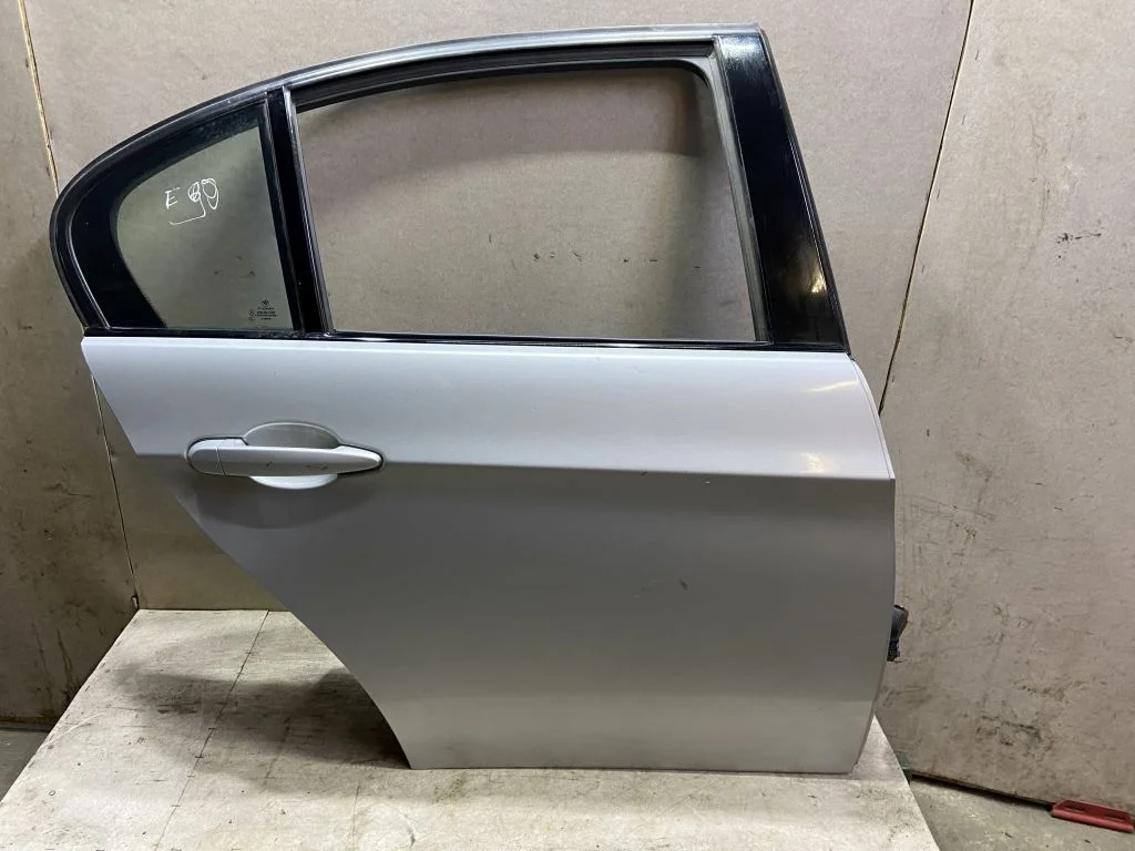 Дверь задняя правая BMW E90