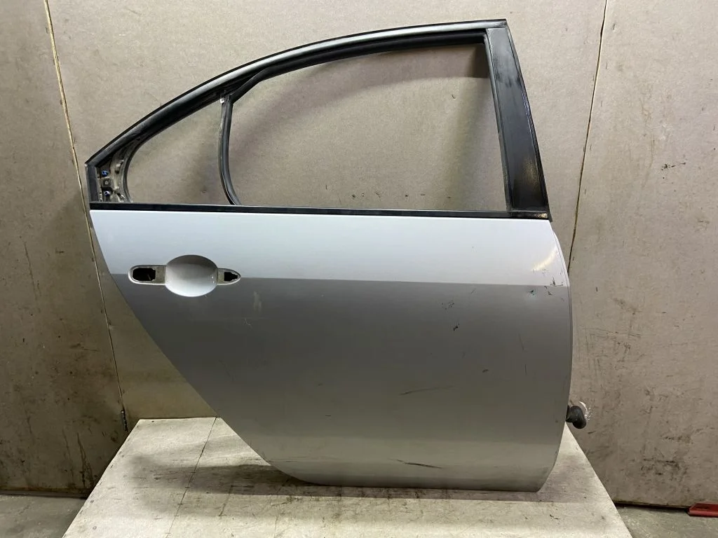 Дверь задняя правая Nissan Primera P12 Примера Р12