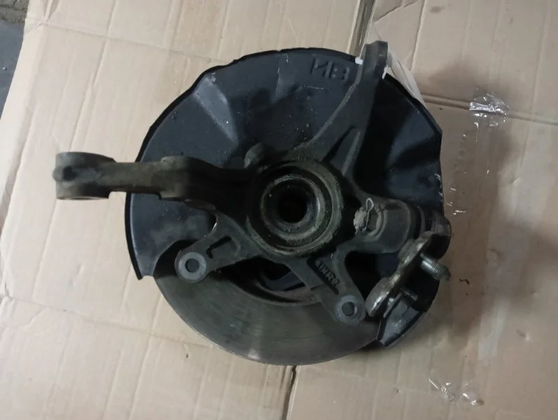 Кулак поворотный Honda Civic 8 2006-2011 4D