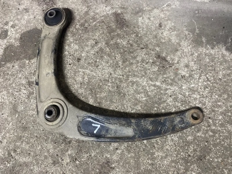 Рычаг подвески нижний Peugeot 308 2011