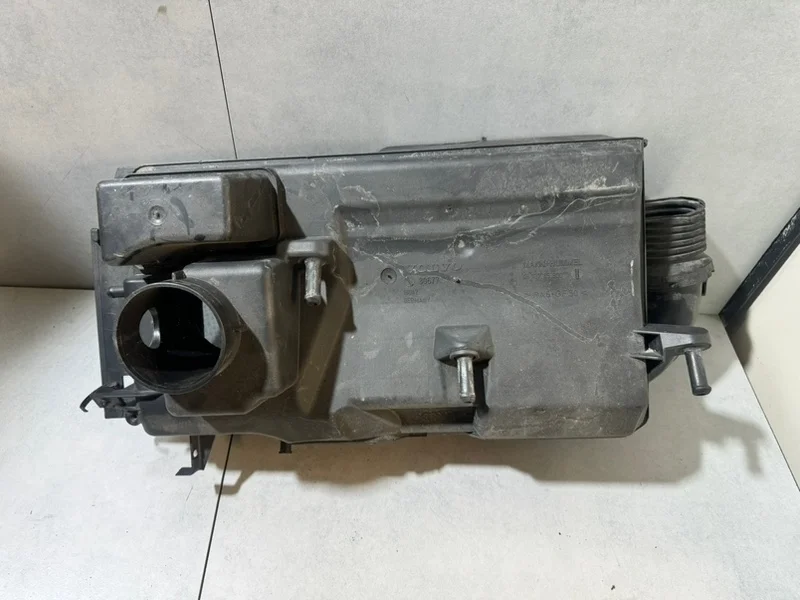 Корпус воздушного фильтра Volvo S40
