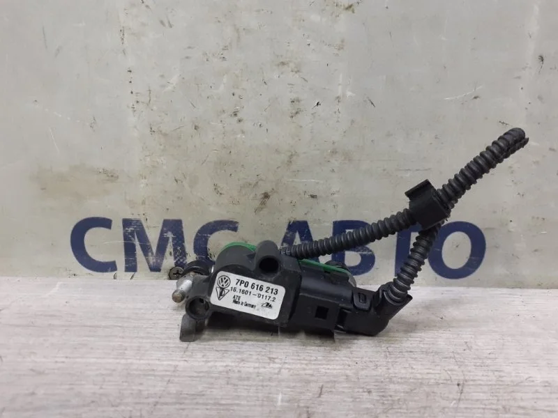 Датчик уровня подвески Volkswagen Touareg 7P0616213 NF, передний левый