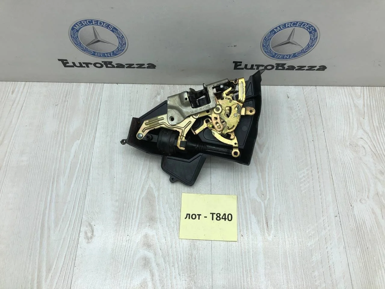 Замок двери задней левой Mercedes W202