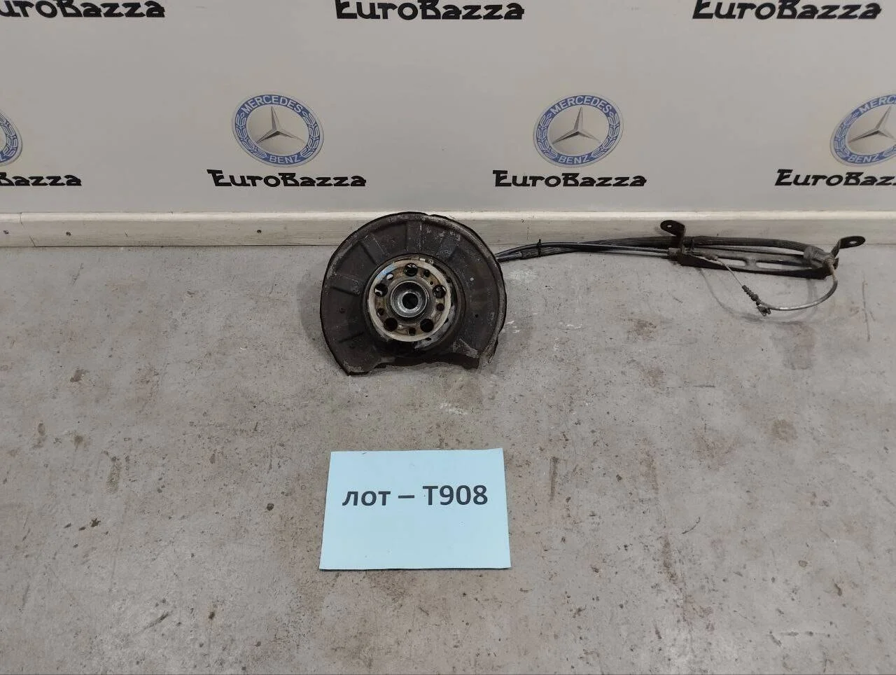 Кулак задний правый Mercedes W218