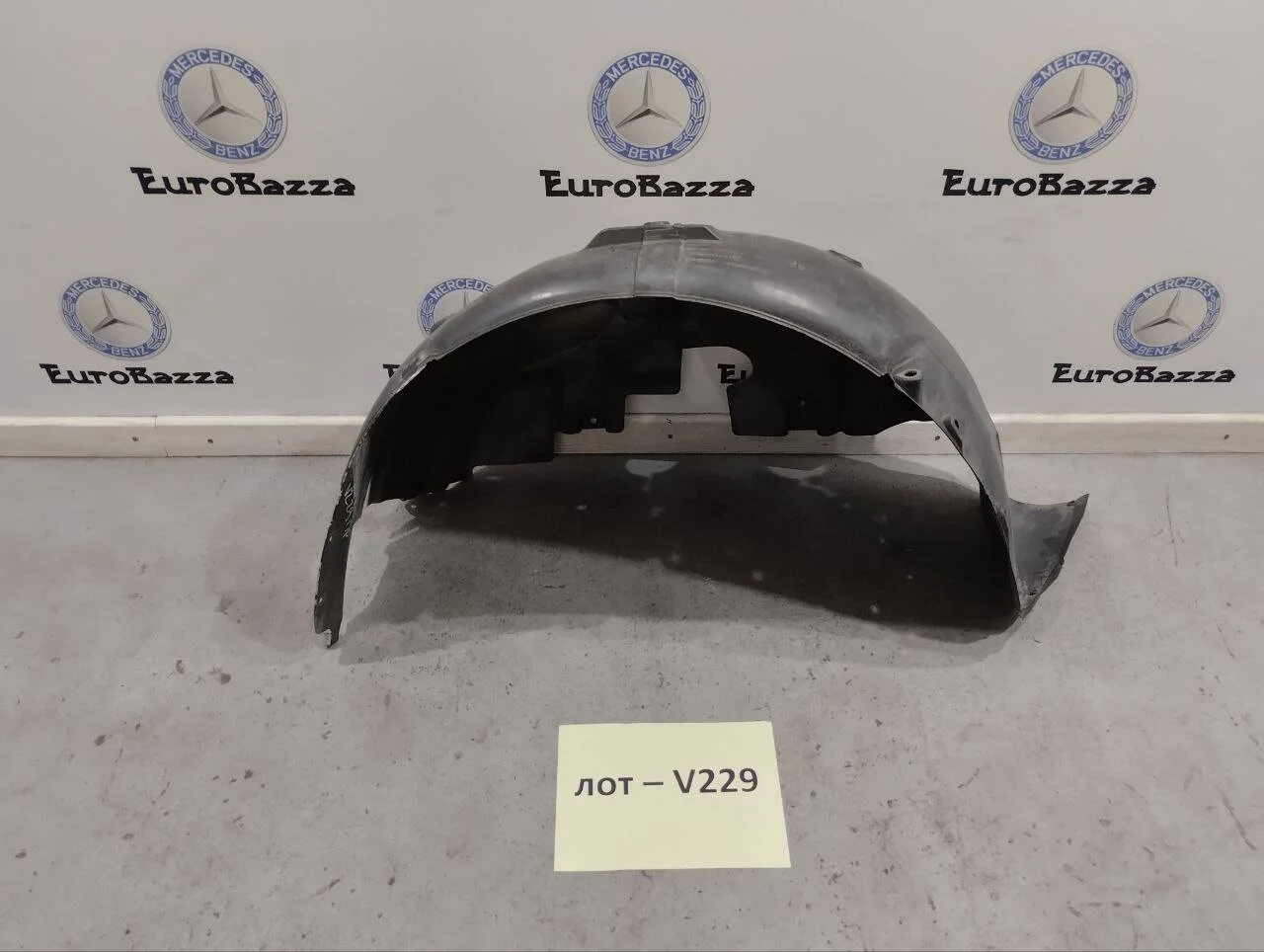 Передний правый подкрылок Mercedes W906