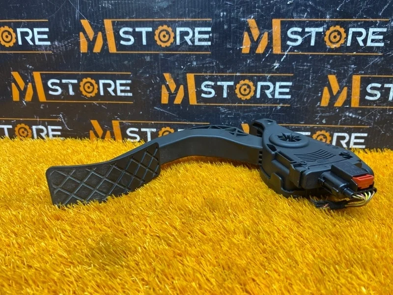 Педаль газа Audi A6 2012 C7/4G