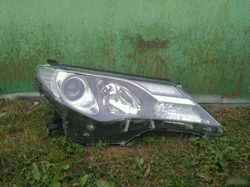 Фара правая Toyota Rav 4 2012-2015