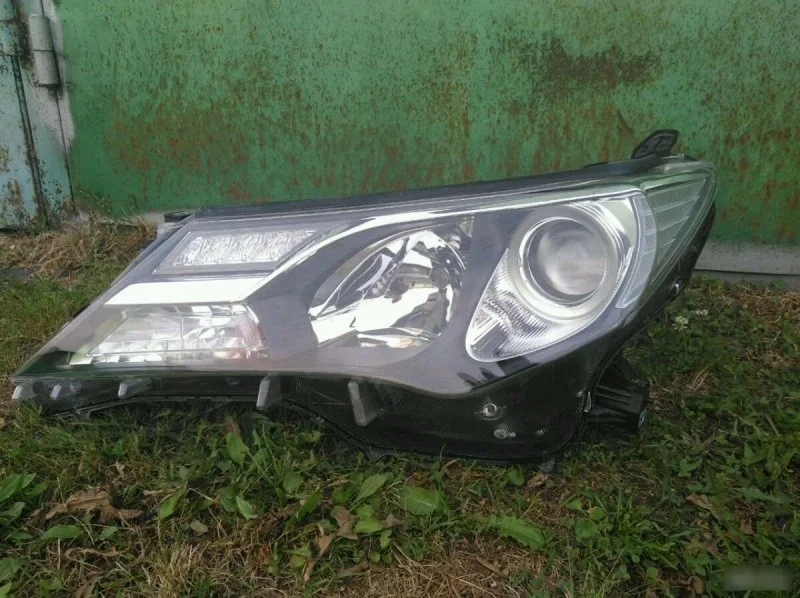 Фара левая Toyota Rav 4 2012-2015