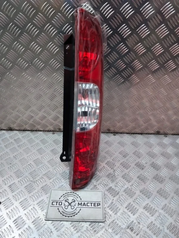 Фонарь задний правый Fiat Doblo