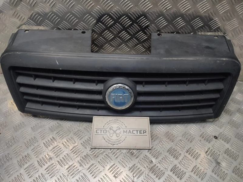 Решетка радиатора Fiat Doblo