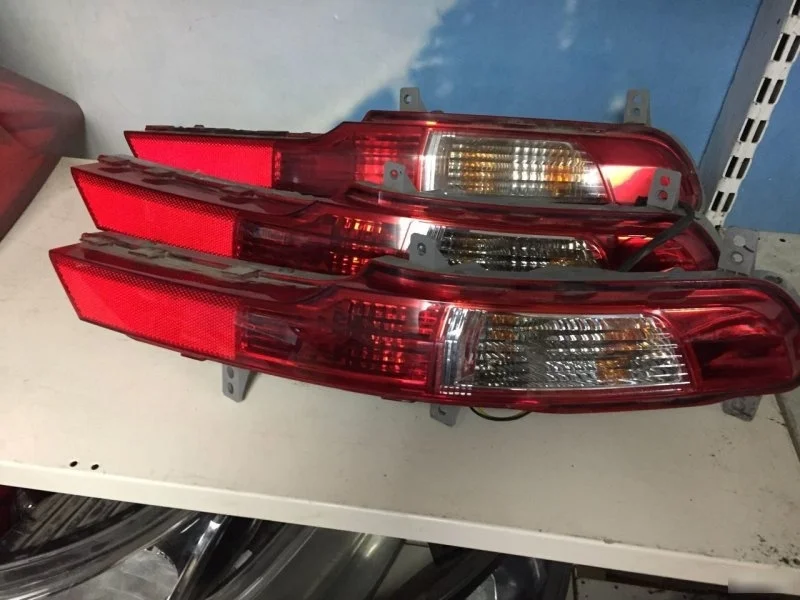 Фонарь в бампер Kia Sportage 3 924053U300, задний