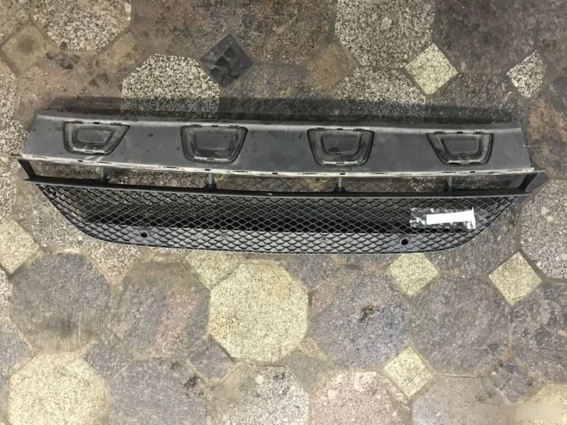 Решетка в бампер центральная Mercedes-Benz Glc-Class 2538852400 C253