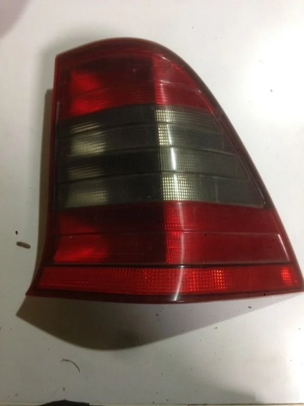 Фонарь Mercedes-Benz C-Class 2028204064 W202, задний правый