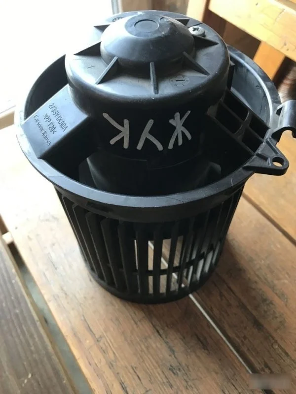 Моторчик отопителя Nissan Juke 273SY1KA0A F15