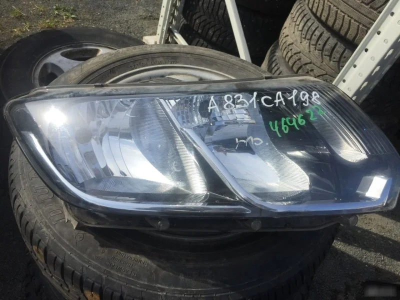 Фара Renault Logan 260105559R 2, правая