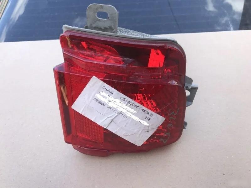 Противотуманный фонарь Toyota Land Cruiser 8145660070 200