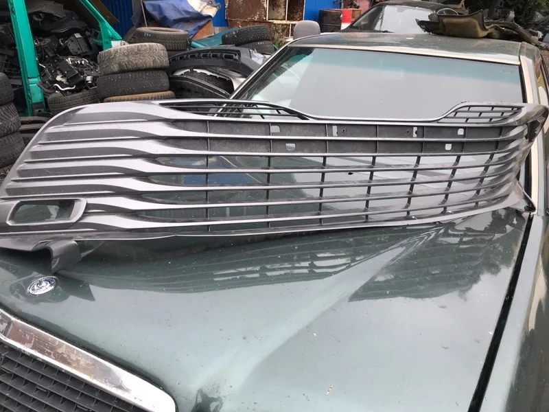Решетка в бампер центральная Toyota Camry 5310233160 V70