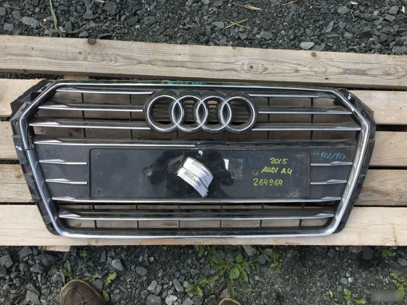 Решетка радиатора Audi A4 с дефектом 8W0853651AB B9