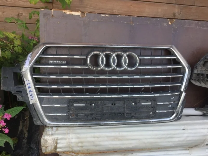 Решетка радиатора Audi Q7 4M0853037 4M