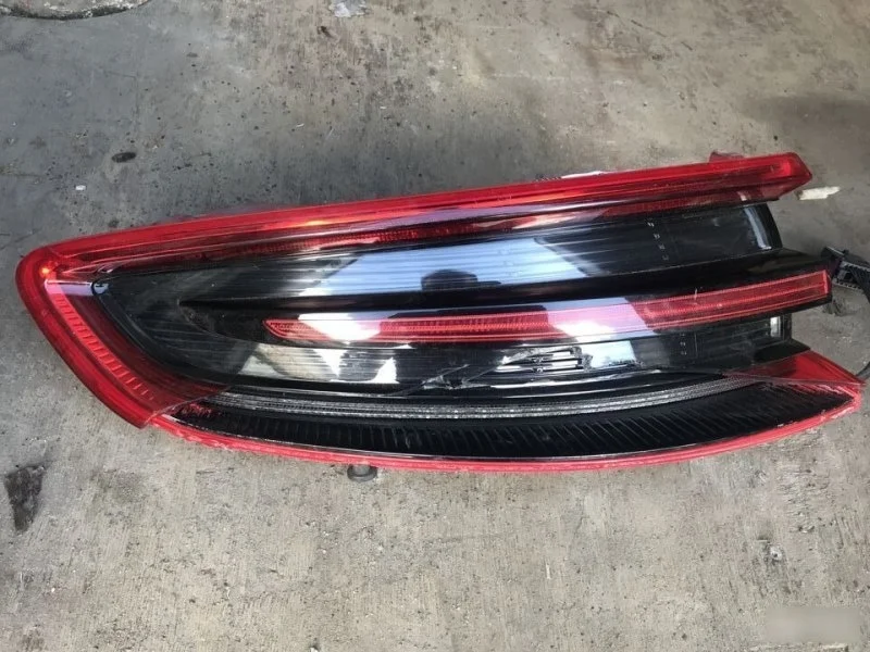 Фонарь наружный Porsche Macan 95B945095D, задний