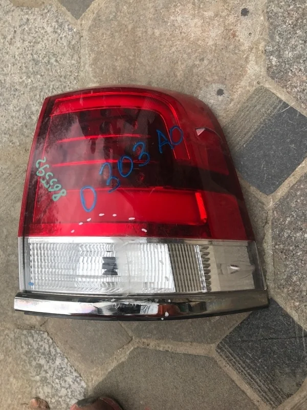 Фонарь наружный Toyota Land Cruiser 8155160B80 200, задний правый