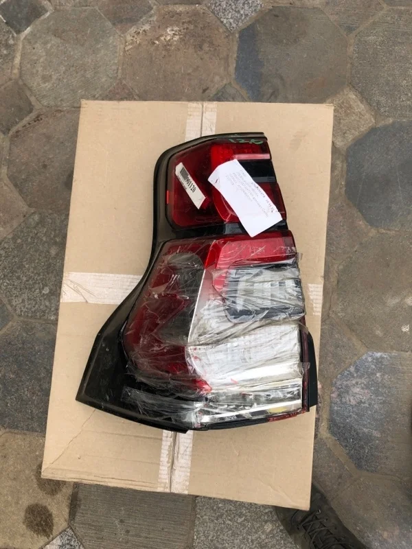 Фонарь Toyota Land Cruiser Prado 2018 8156160C30, задний левый