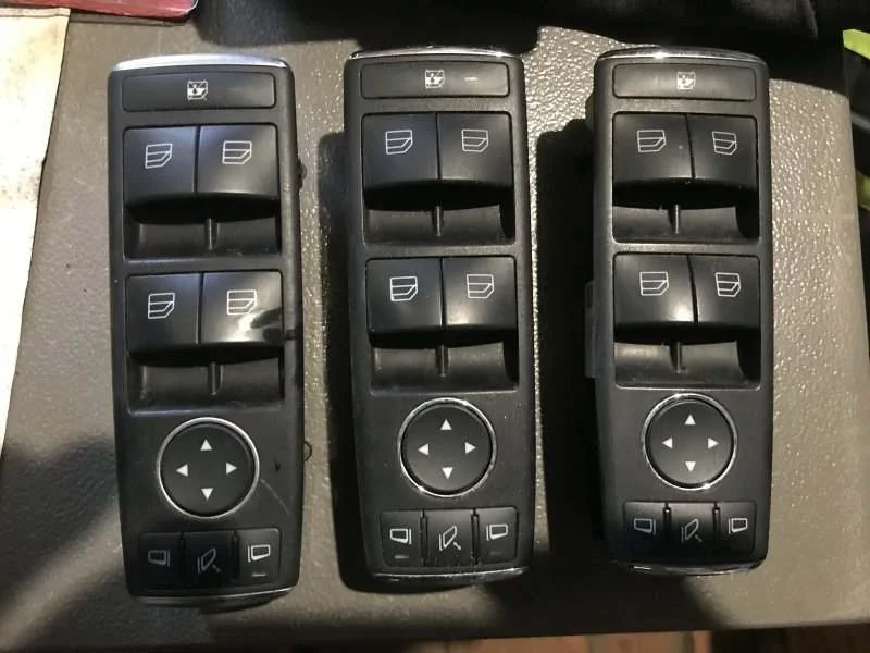Блок управления стеклоподъемниками Mercedes C 2010 2049055402 W204