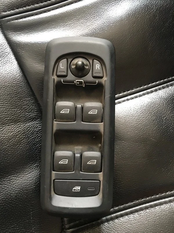 Блок управления стеклоподъемниками Land Rover Discovery 4 LR013883