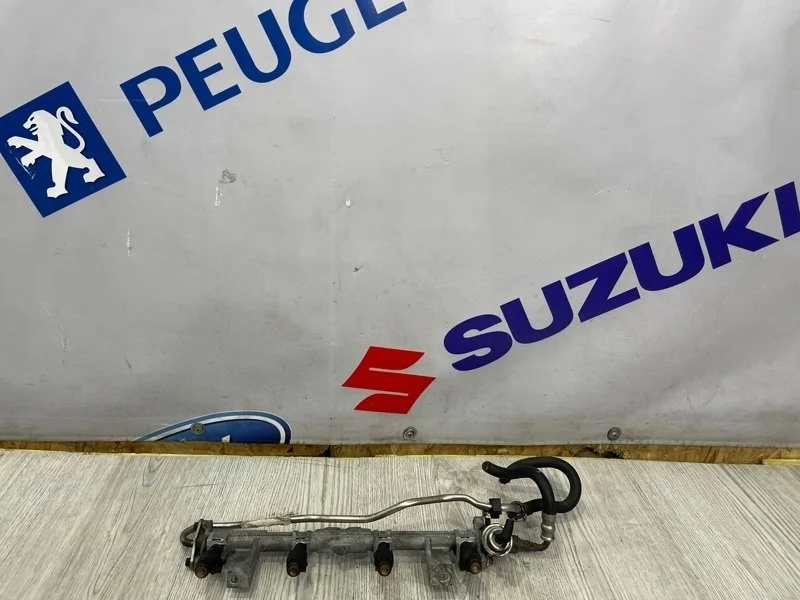 Топливная рампа FORD FOCUS 1 2003