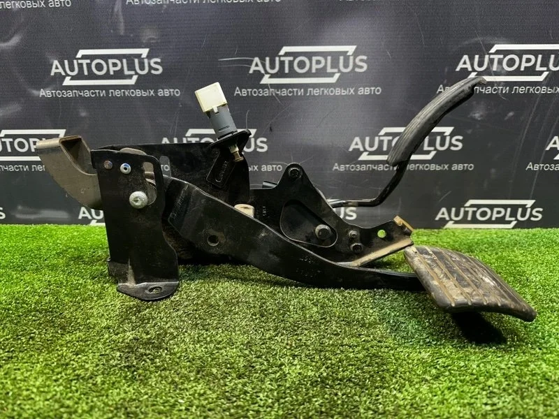 Педаль тормоза Renault Megane 2005 8200153270 СЕДАН K4MW761