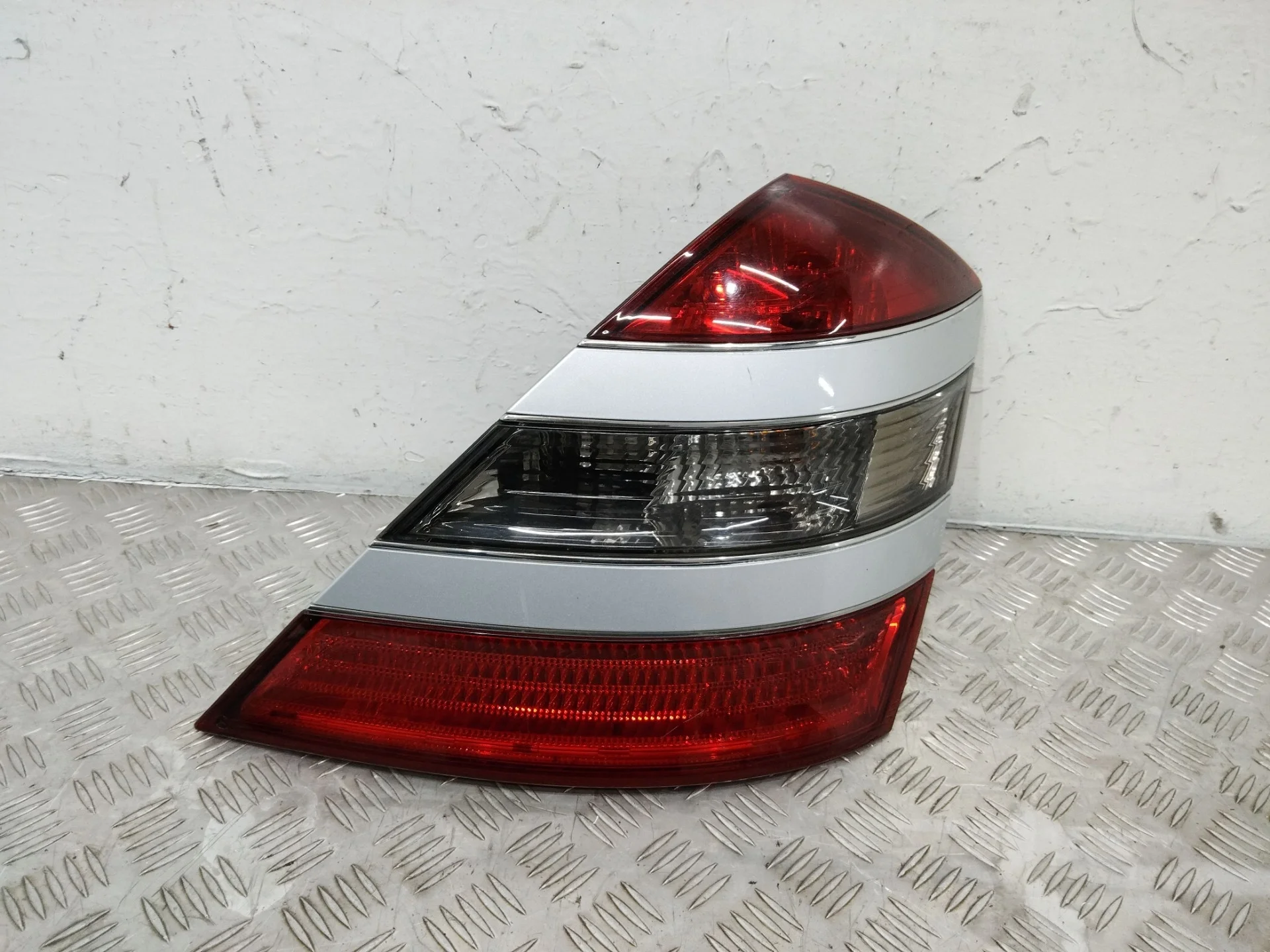 фонарь задний правый Mercedes-Benz S W221