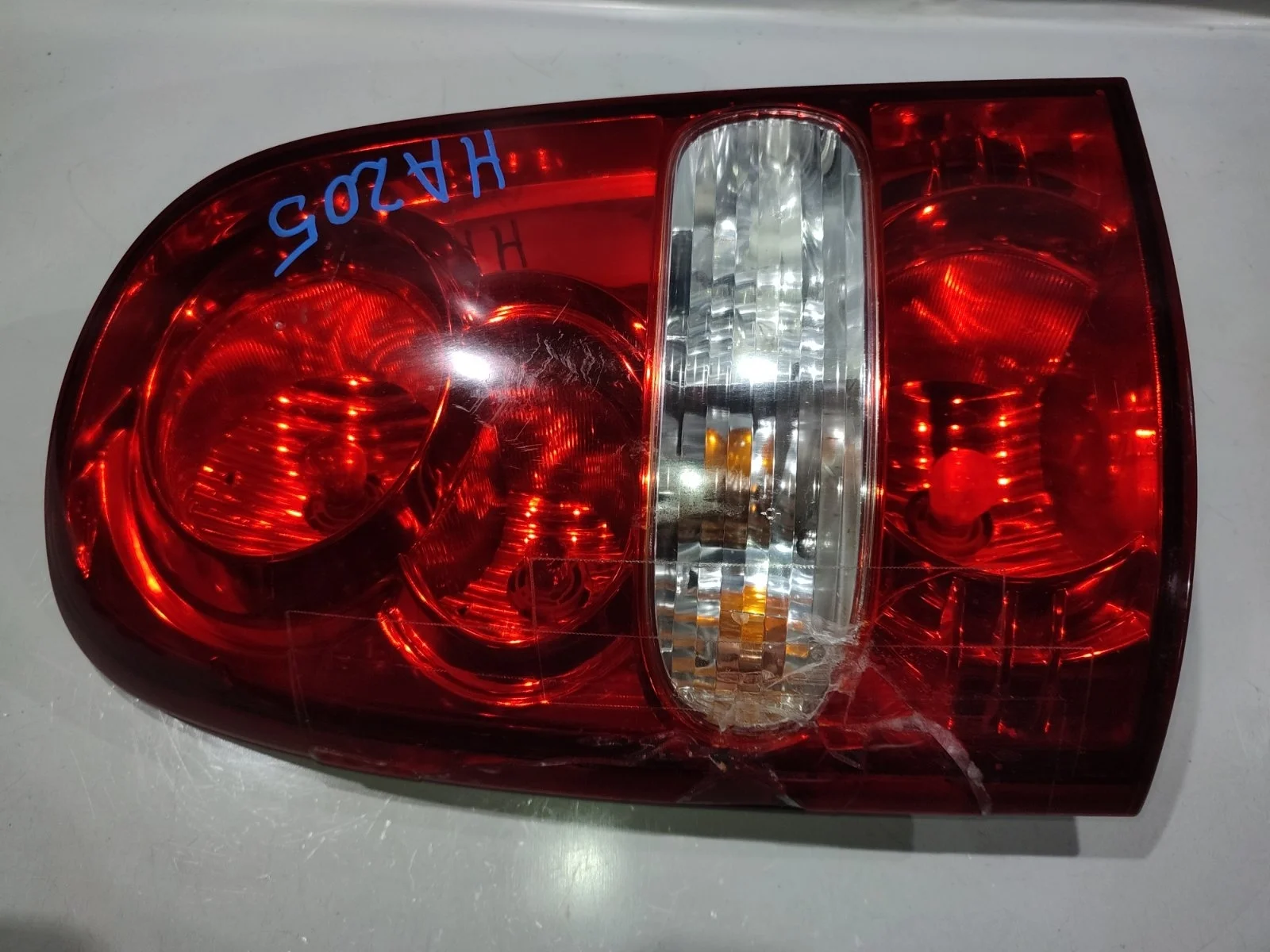 Фонарь внешний SsangYong Rexton 2012 Y250