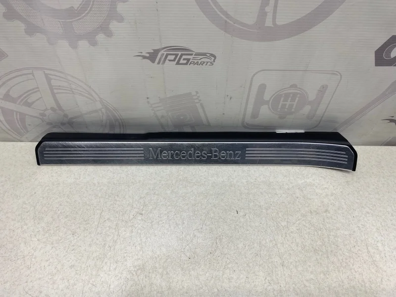 Накладка порога передняя левая внутренняя Mercedes-benz 2008 W221