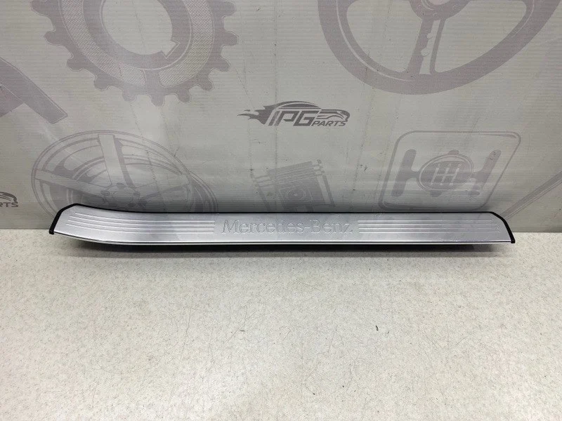 Накладка порога передняя правая внутренняя Mercedes-benz W221