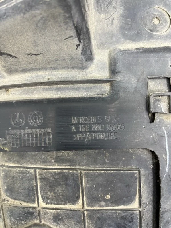 Подкрылок MB GL550 2014 X166