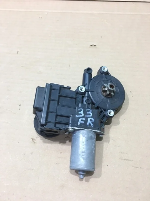 Моторчик стеклоподъемника передний правый Toyota Land Cruiser 2018 8571060351 URJ202 4.5 1VD-FTV