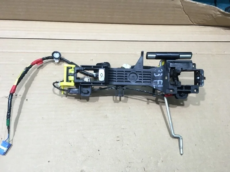 Кронштейн ручки двери Toyota Land Cruiser 2018 6920260050 URJ202 4.5 1VD-FTV, передний левый